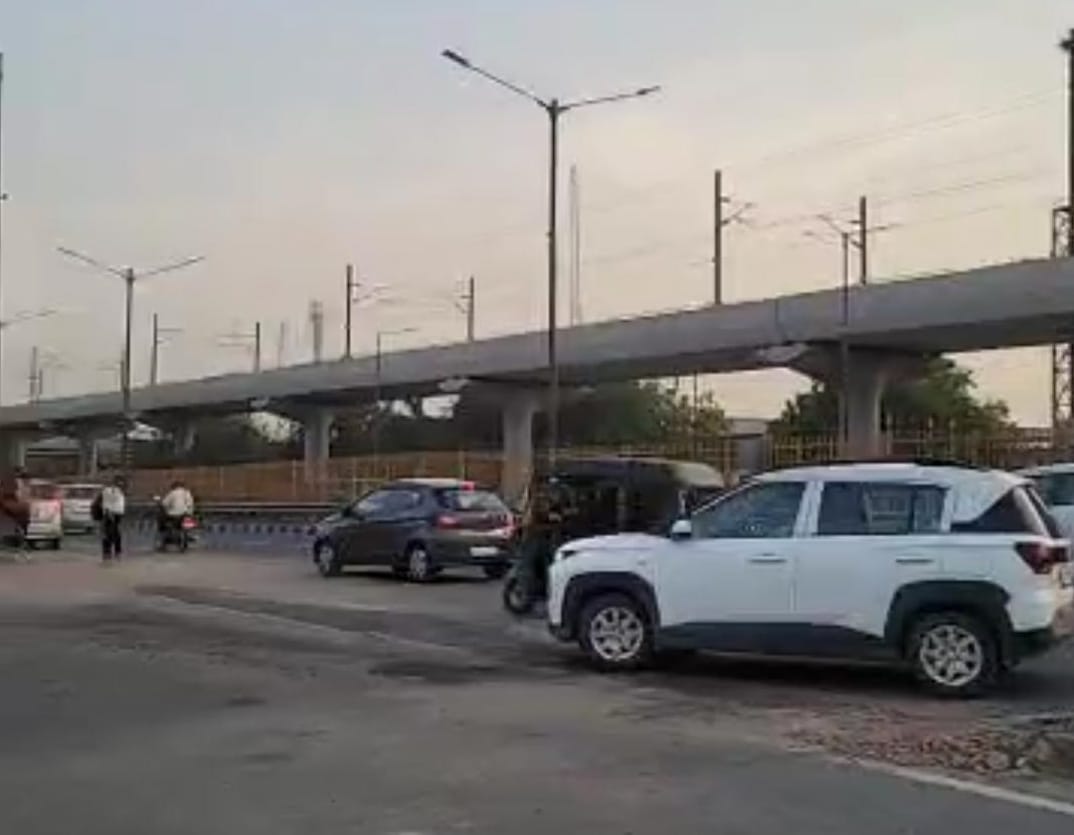 A new cut has been opened on the highway in front of the Gurugram canal, bringing great relief to those travelling to Ballabhgarh and Palwal.