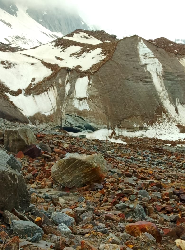 Glacier crack near Lohagadu increases danger, fear of flood in Sainj Valley