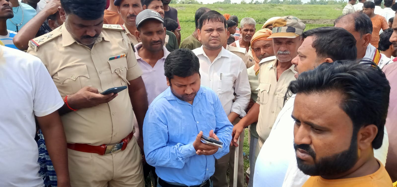 घटनास्थल पर मौजूद अधिकारी