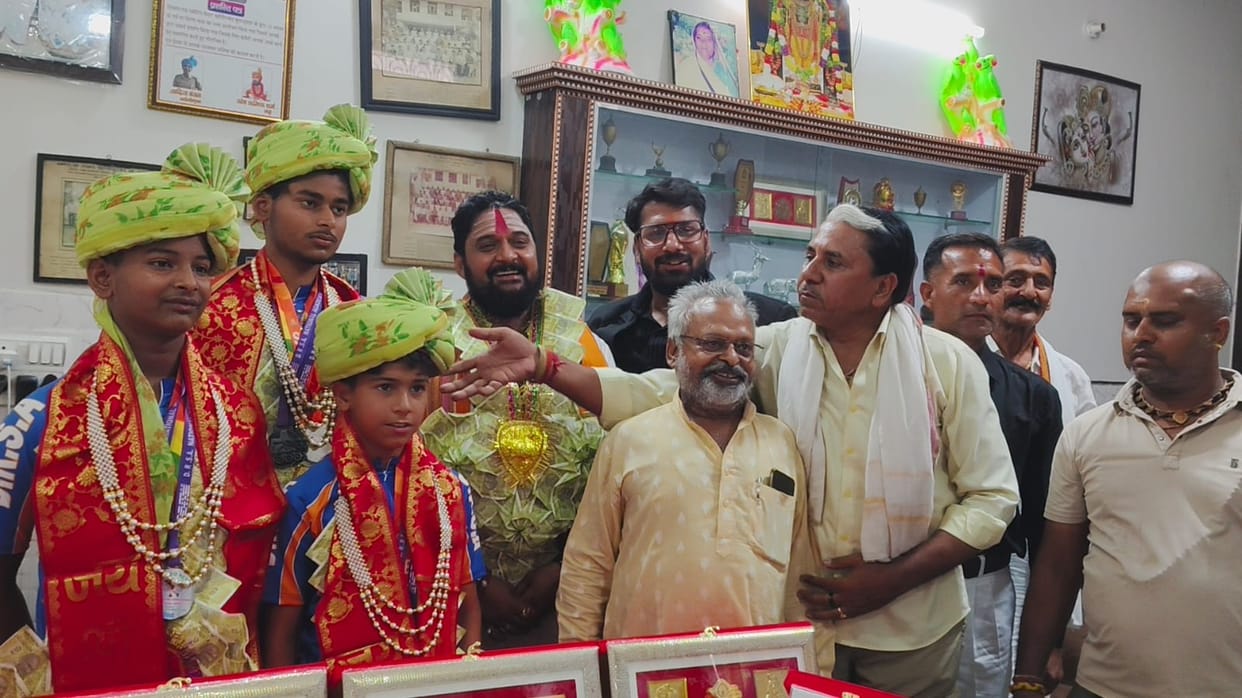 Three players from Jahangirabad shine in skating competition.