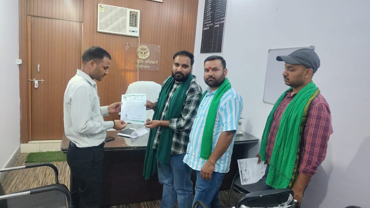 Allegations leveled against the cooperative society, farmers upset due to non-availability of fertilizers