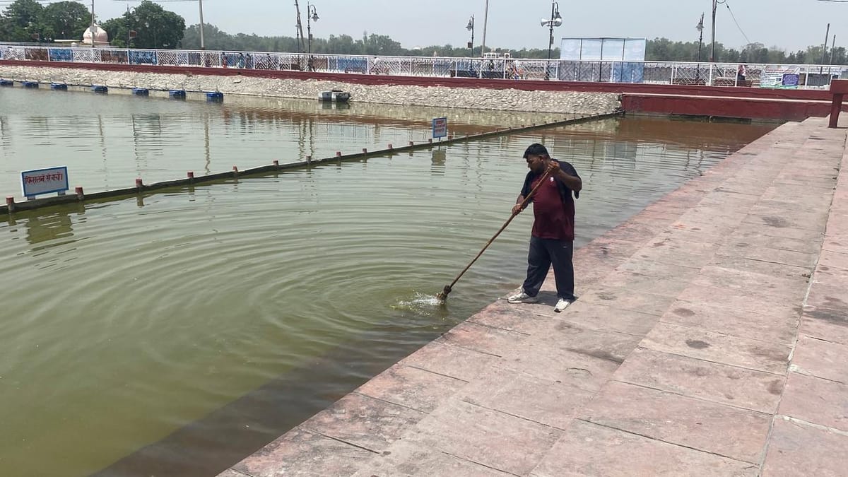 Kurukshetra News: सीएम के दौरे से एक घंटा पहले मंदिर के पास सरोवर की कराई सफाई