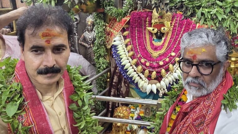 Rajya Sabha MP Neeraj Shekhar reached the court of Mother Vindhyavasini.
