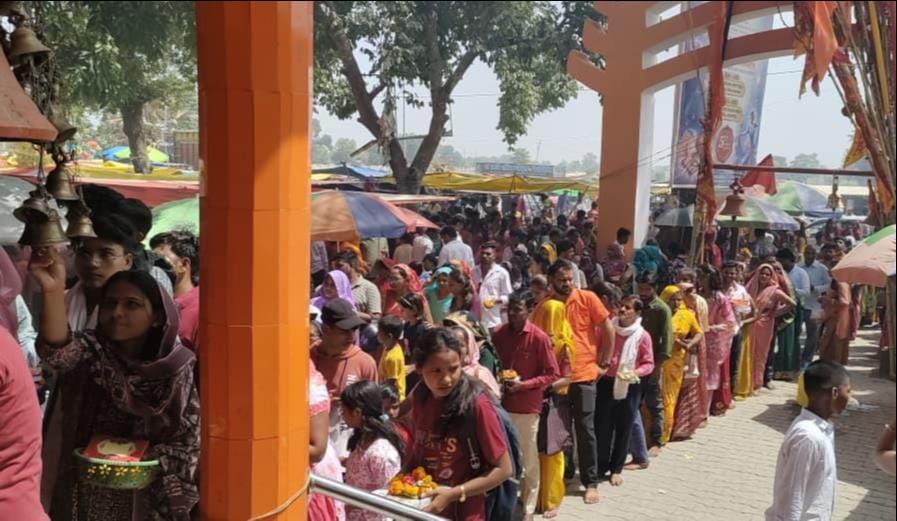 Long queues of devotees at Daultiya Hanuman Temple