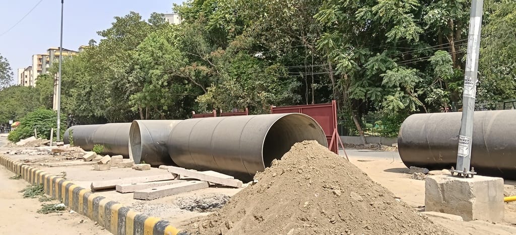 The master water line, which is hindering the construction of the metro, will be shifted.