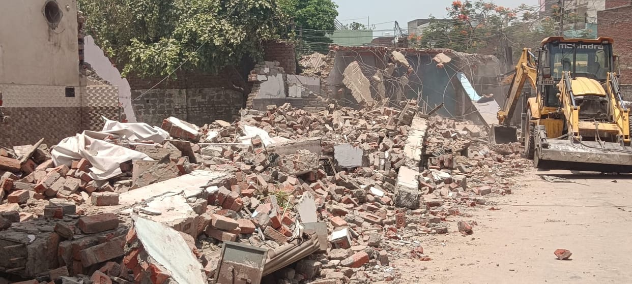 Illegal market built on government land outside Jama Masjid demolished