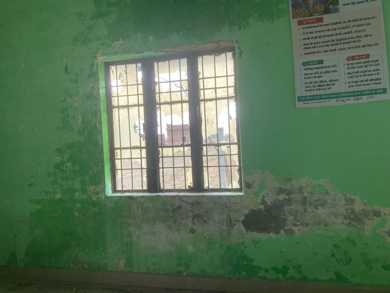 Panchayat building is dilapidated, its condition is bad