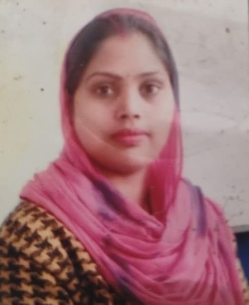 Neetu is running a cosmetic shop at home by joining a self-help group.