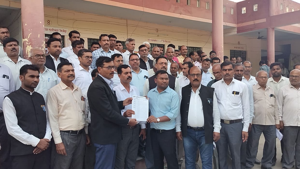 Advocates stage protest against PGI doctors