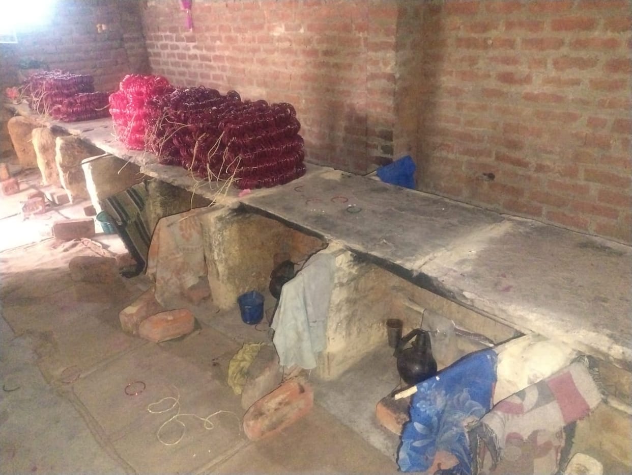 Workers rejected the factory owners' proposal to increase the prices by one rupee, leaving the factories quiet.