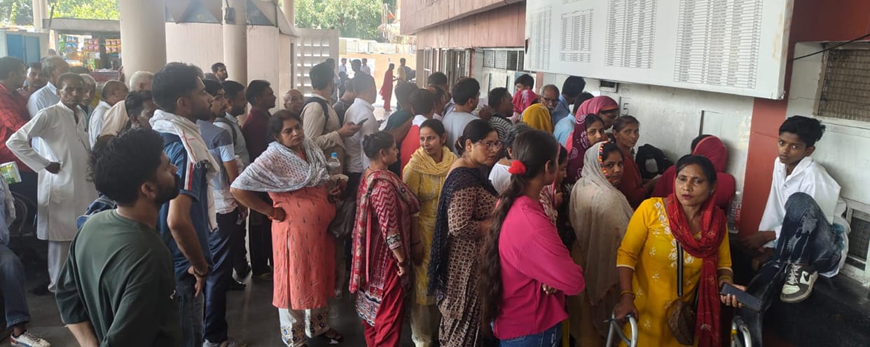 Crowd swarms the roadways depot to collect Happy Cards