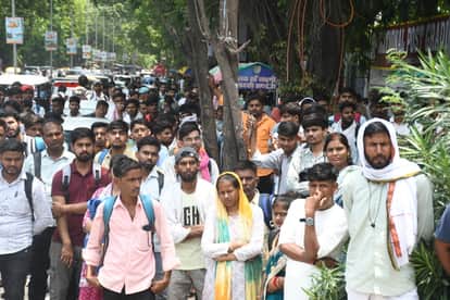 Lucknow: Attempt to sell fake constable recruitment exam paper on social media.