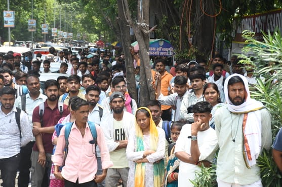 Lucknow: Attempt to sell fake constable recruitment exam paper on social media.