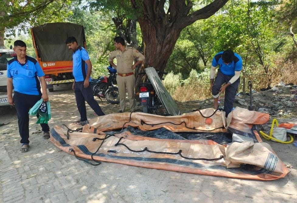 On the indication of the accused, the milk trader was searched in the Gang Canal.
