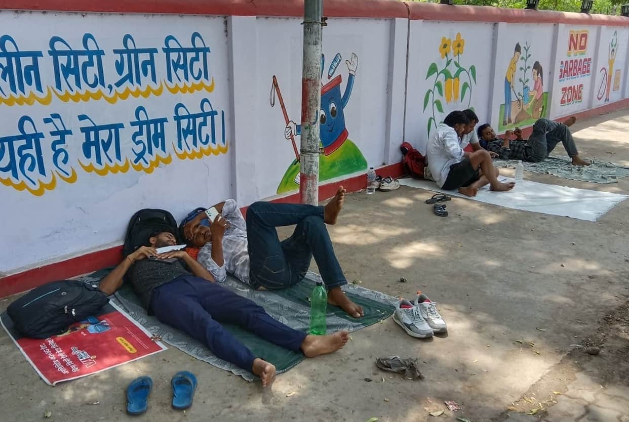 The candidates who arrived after paying full and half fares slept on the roadside.