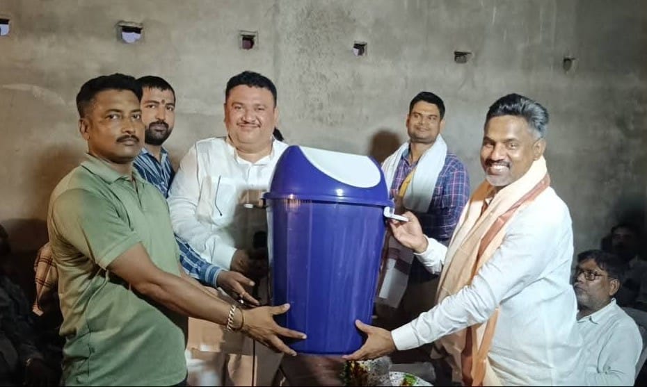 Dustbins provided to shopkeepers