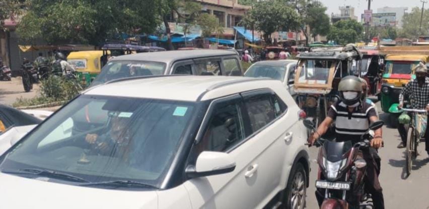 Crowds gathered for the police constable recruitment exam, causing traffic jams