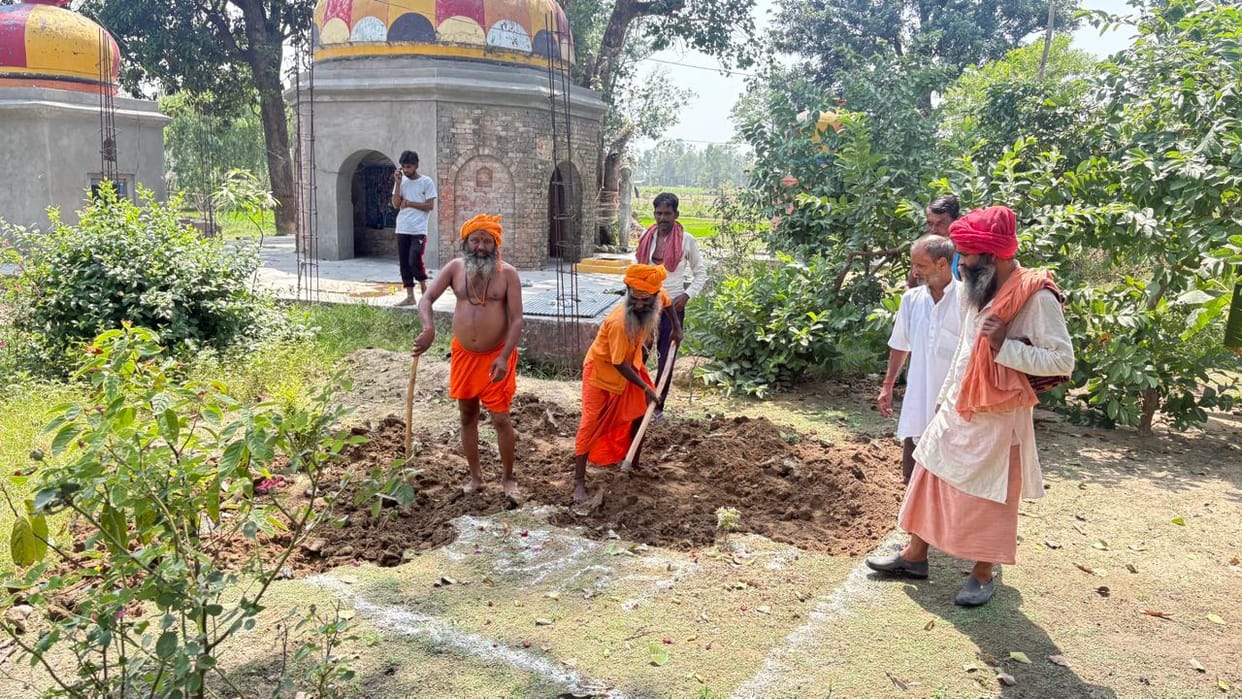When the temple was not renovated, the Mahant started the excavation of the tomb.