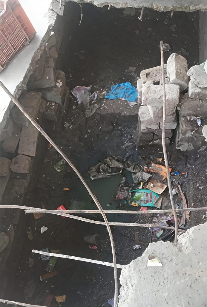 वार्ड सात में टूटा नाला