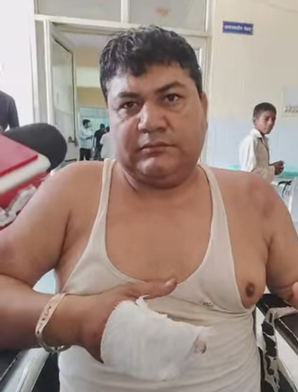 Electricity department employee attacked with a sharp-edged weapon near the canal culvert in Safidon.