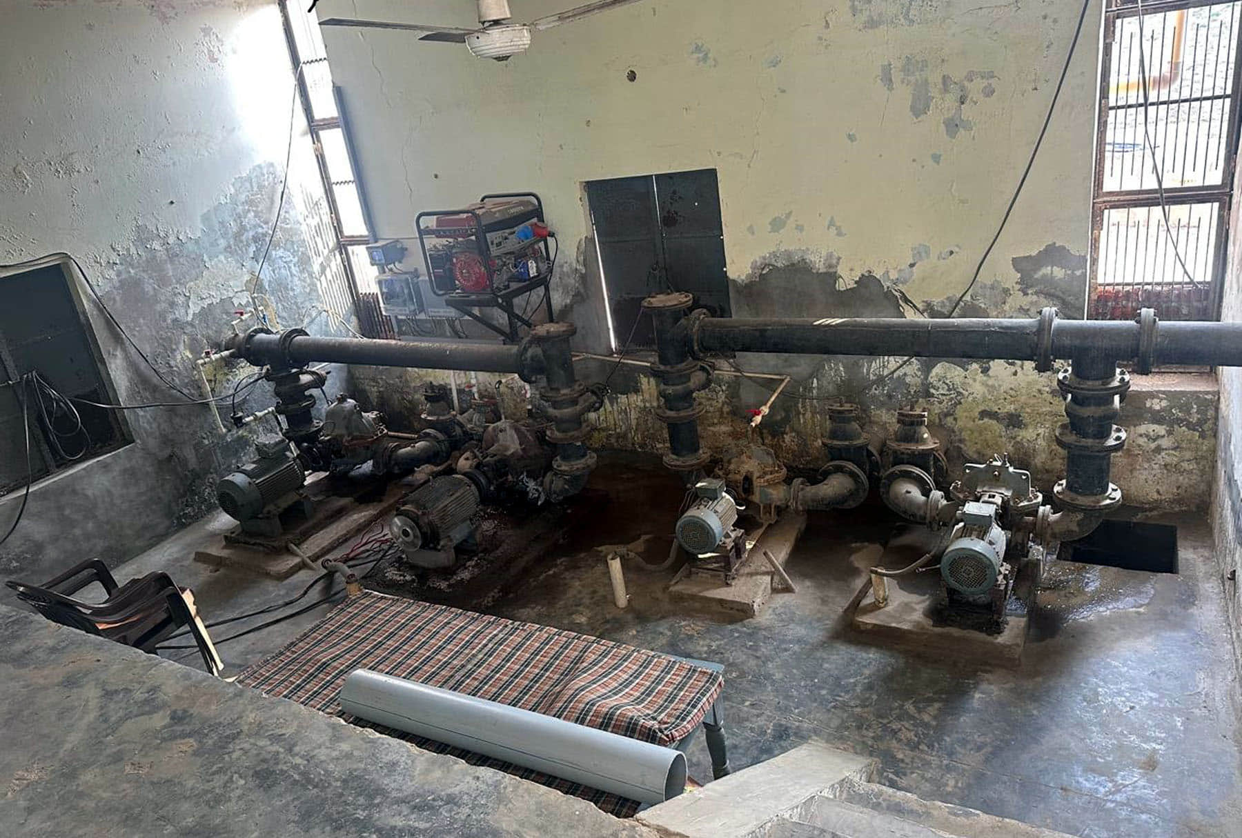 10केएलटी7: वाटर बॉक्स में लगी पुरानी मोटर