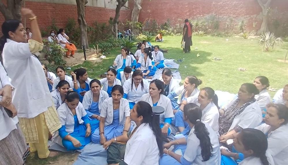 Two-hour protest against the Women's Commission Chairperson's remarks.