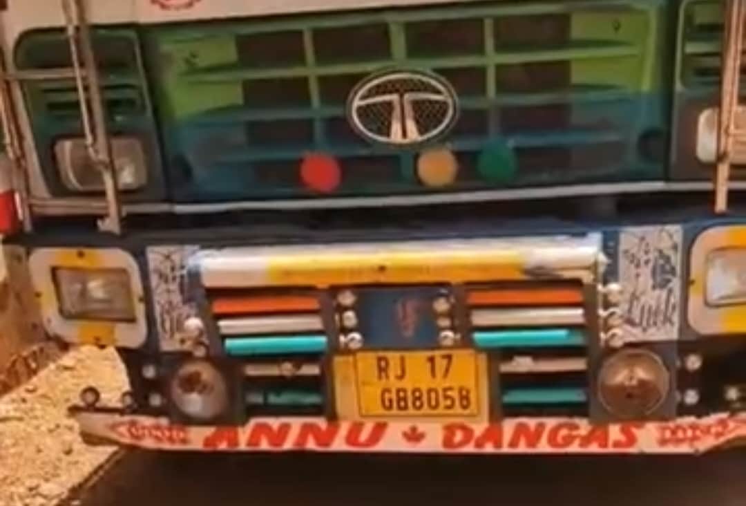 .नकली खाद से भरा ट्रक मिलने से सनसनी