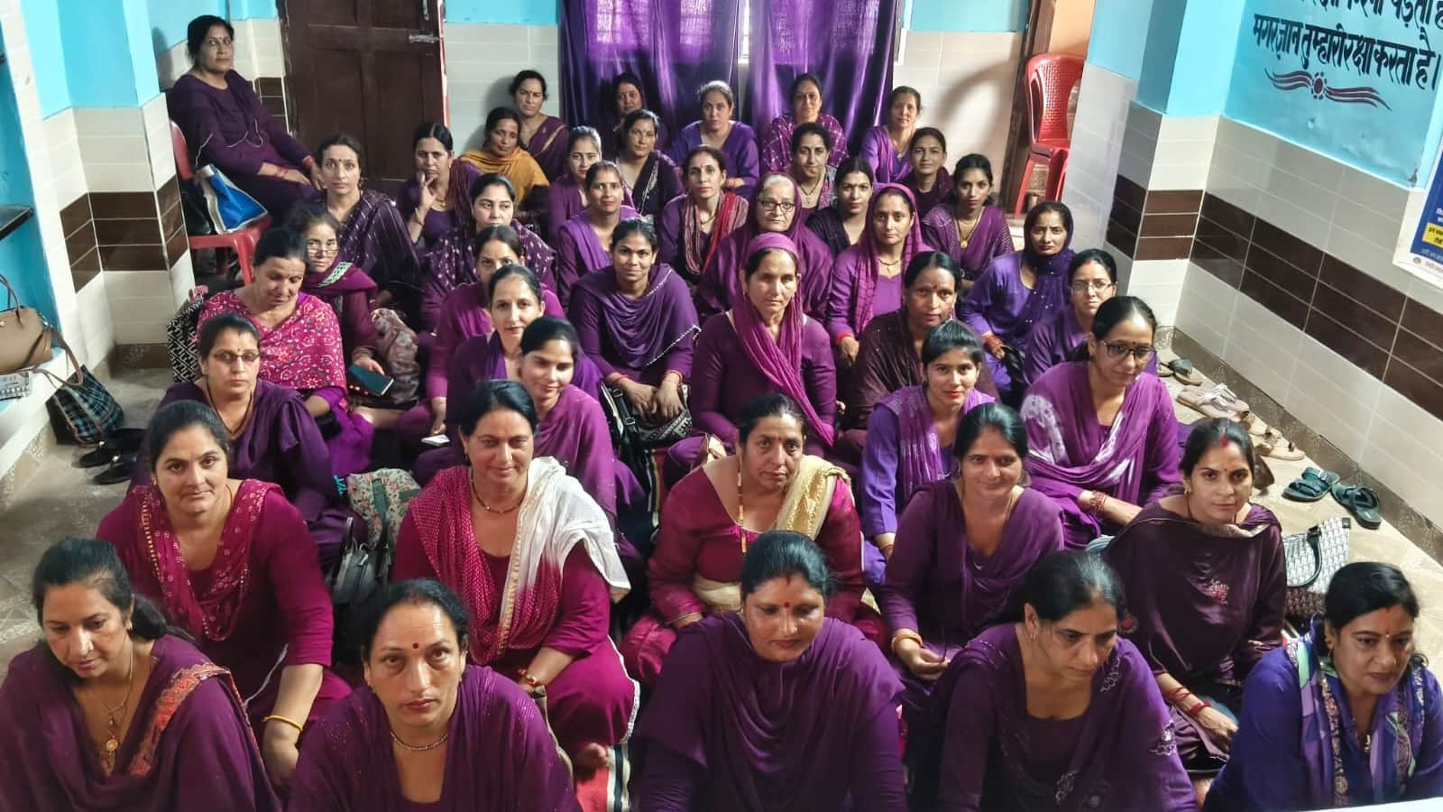 भोरंज में आंगनबाड़ी केंद्रों में समर कैंप को लेकर आयोजित बैठक में उपस्थित कार्यकर्ता। स्रोत जनस