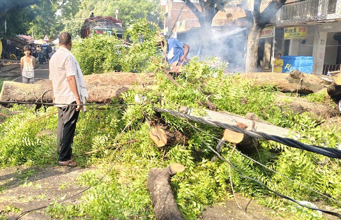 Power supply system disrupted by storm and rain.