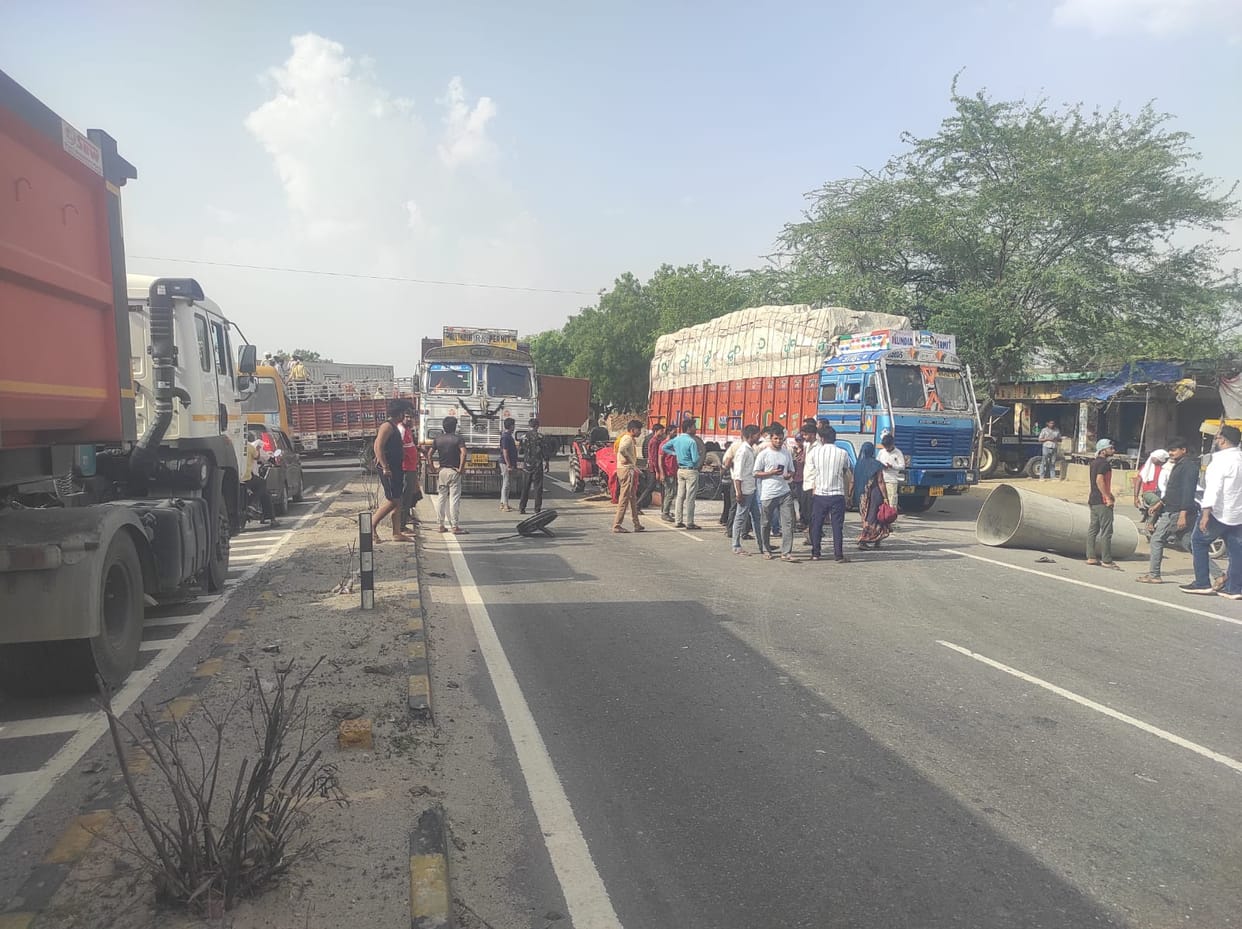 Dumper hit the tractor from behind, driver survived