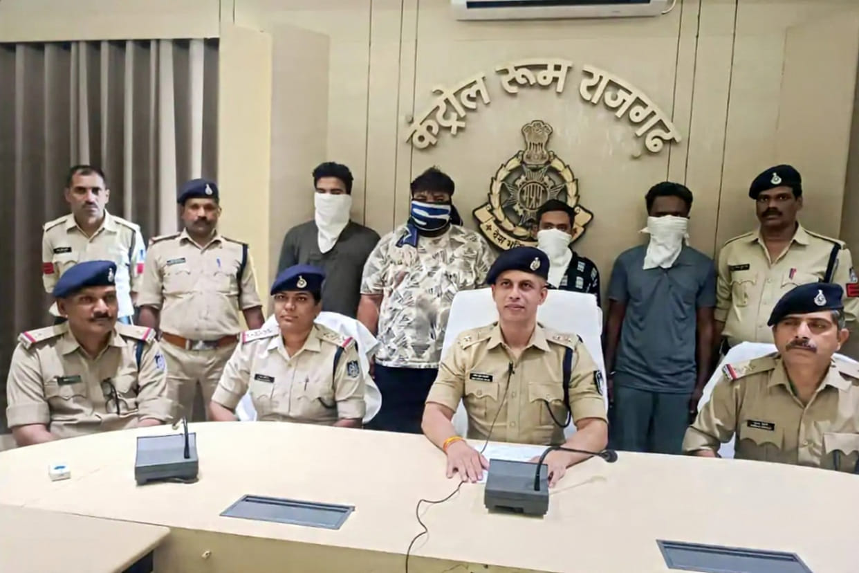 Blackmailing using fake loan app exposed in Rajgarh, four accused arrested from Amethi