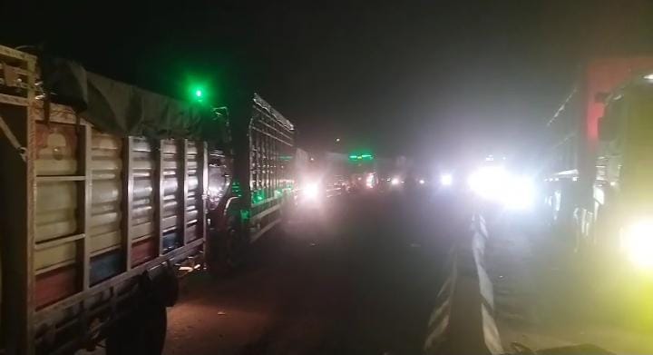 Six-hour traffic jam on Jhansi-Kanpur highway, vehicles seen crawling