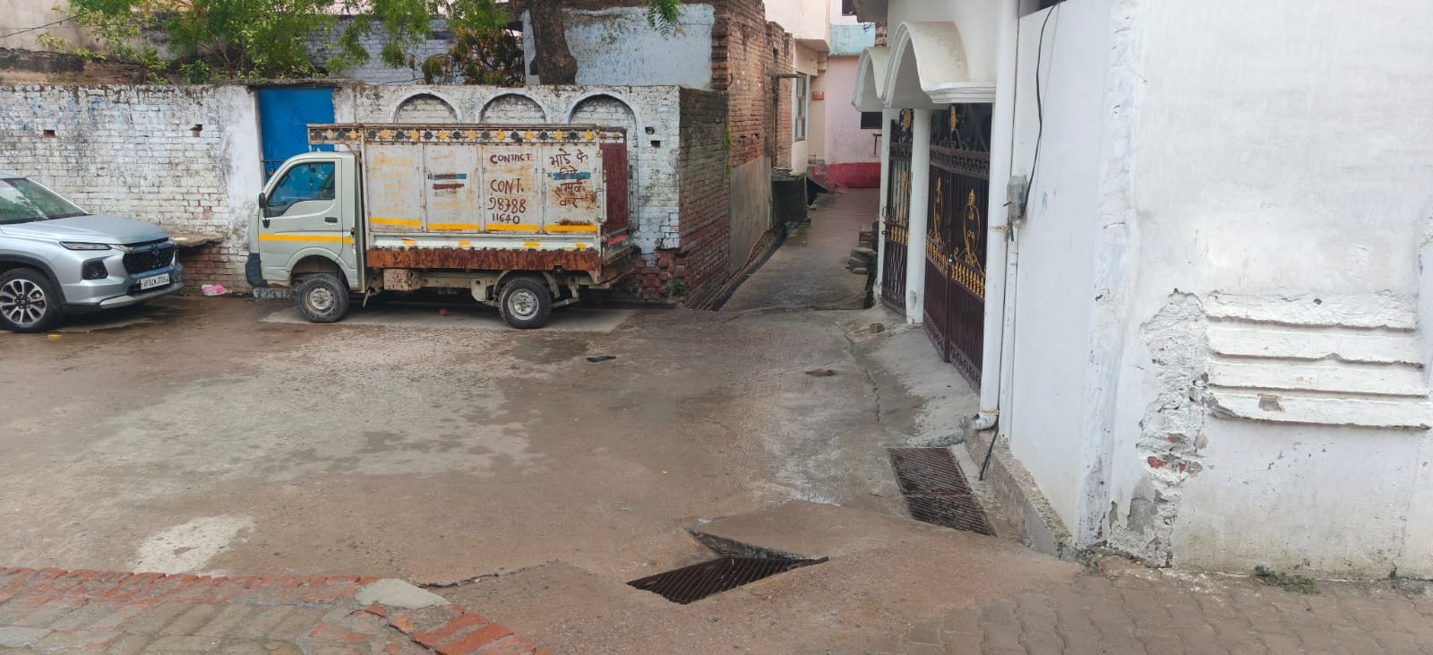फोटो - 18 बूंदाबांदी के बाद गीली हुई सड़क। संवाद