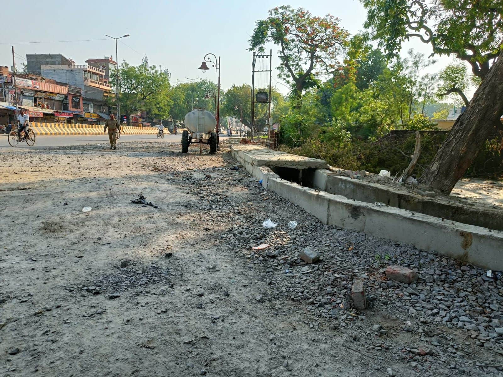 फोटो-40- गांधीनगर तिराहा से जिला अस्पताल तक निर्माणाधीन नाला। संवाद