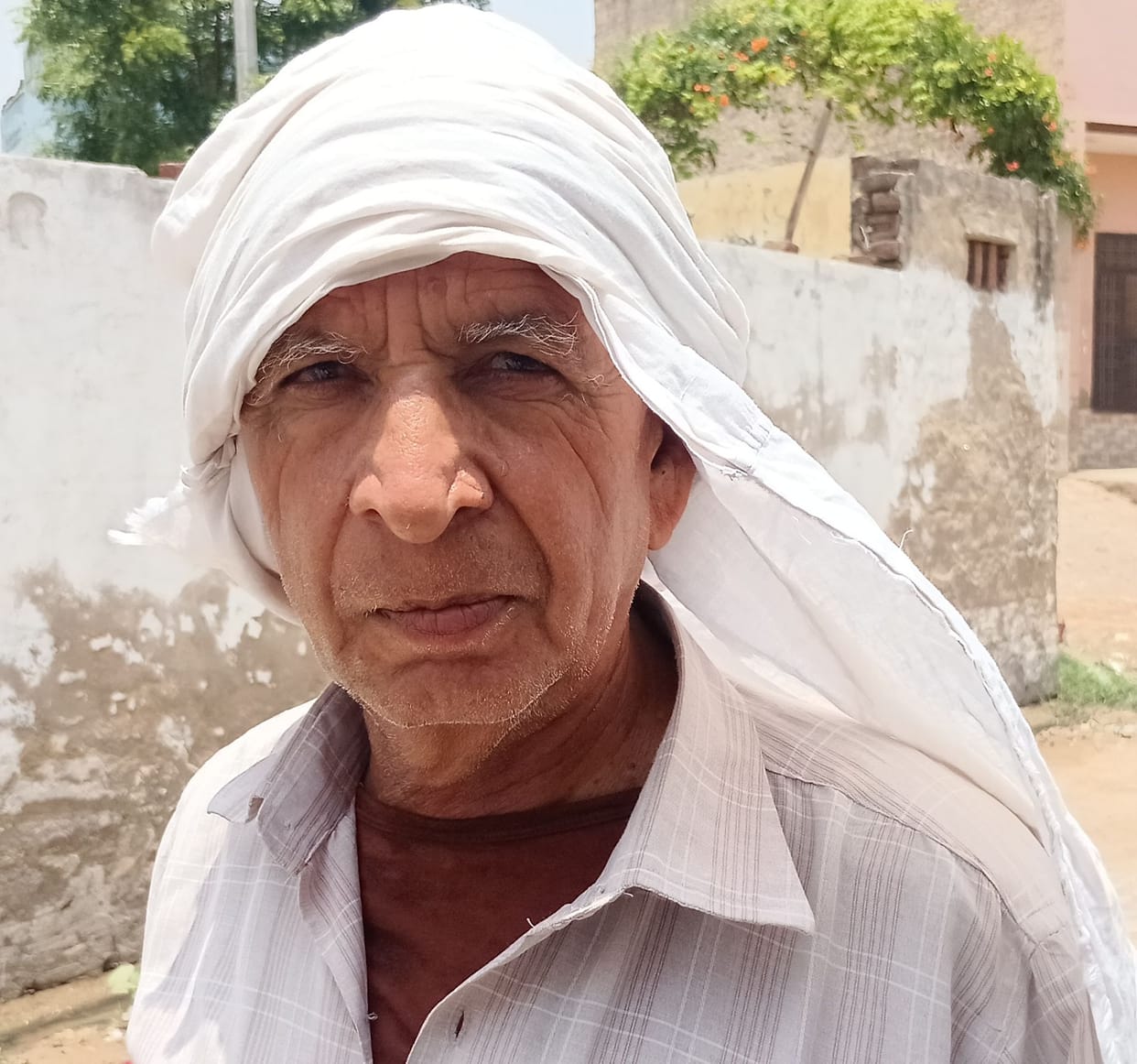 Reliance on village ponds for wastewater drainage; villagers troubled by filth and mosquitoes.