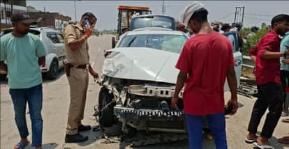 Horrific road accident on four-lane highway; 7 injured, including a *Lekhpal*, in collision between car and auto-rickshaw