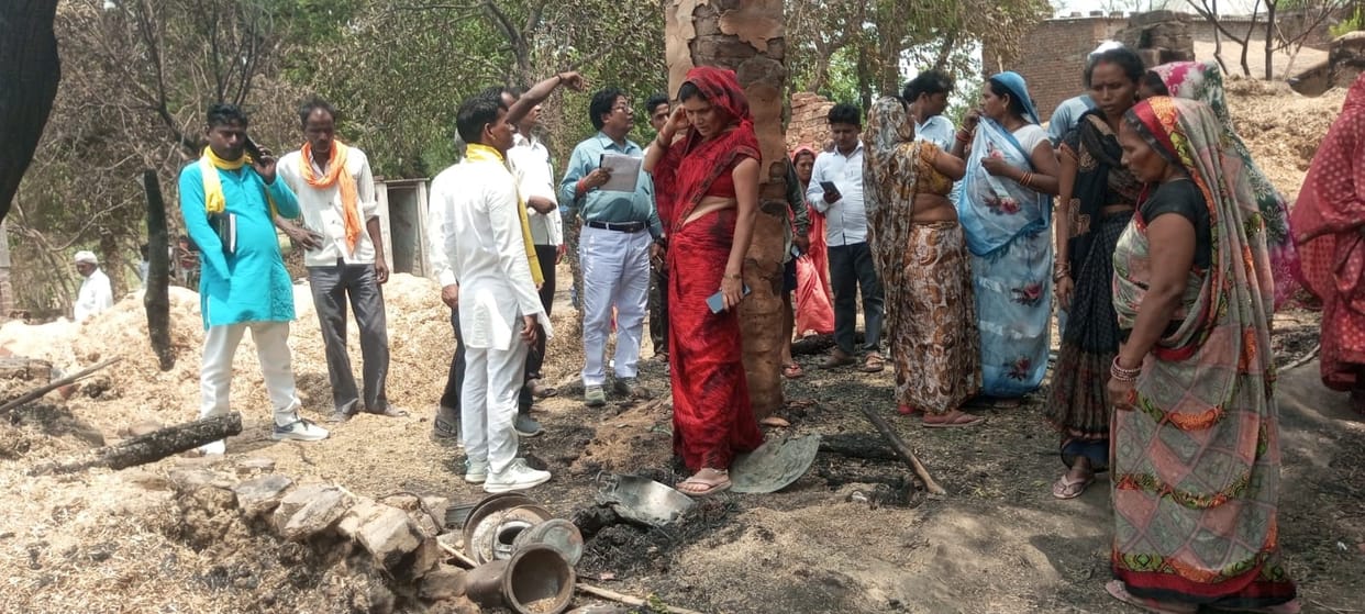 Household goods worth 1 million from five houses were reduced to ashes in a fire