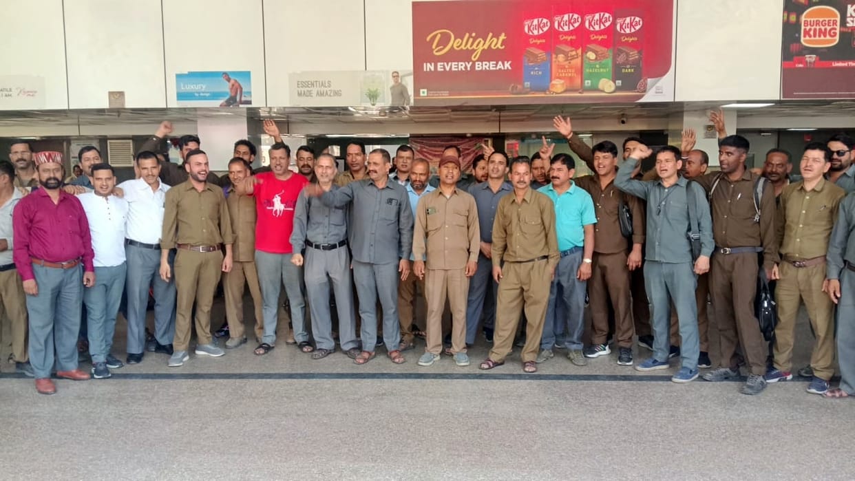 Drivers and conductors issued an ultimatum, stating they would not operate buses if their demands were not met by June 24.