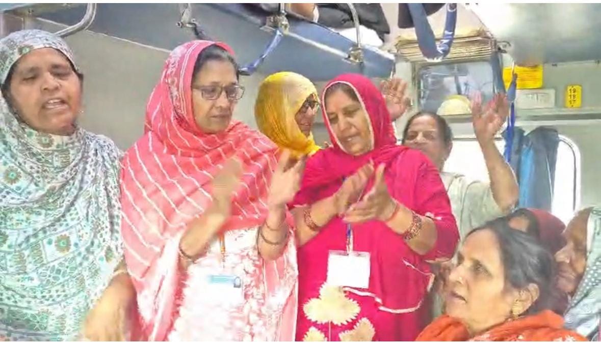 Devotees immersed in devotion undertook a pilgrimage from Kurukshetra to Gujarat.