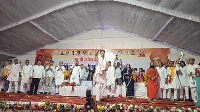 levels serious allegations against Gehlot and Kirodi.