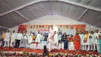 किसान सम्मेलन के मंच से रमेश मीना का बड़ा हमला, गहलोत-किरोड़ी पर लगाए गंभीर आरोप