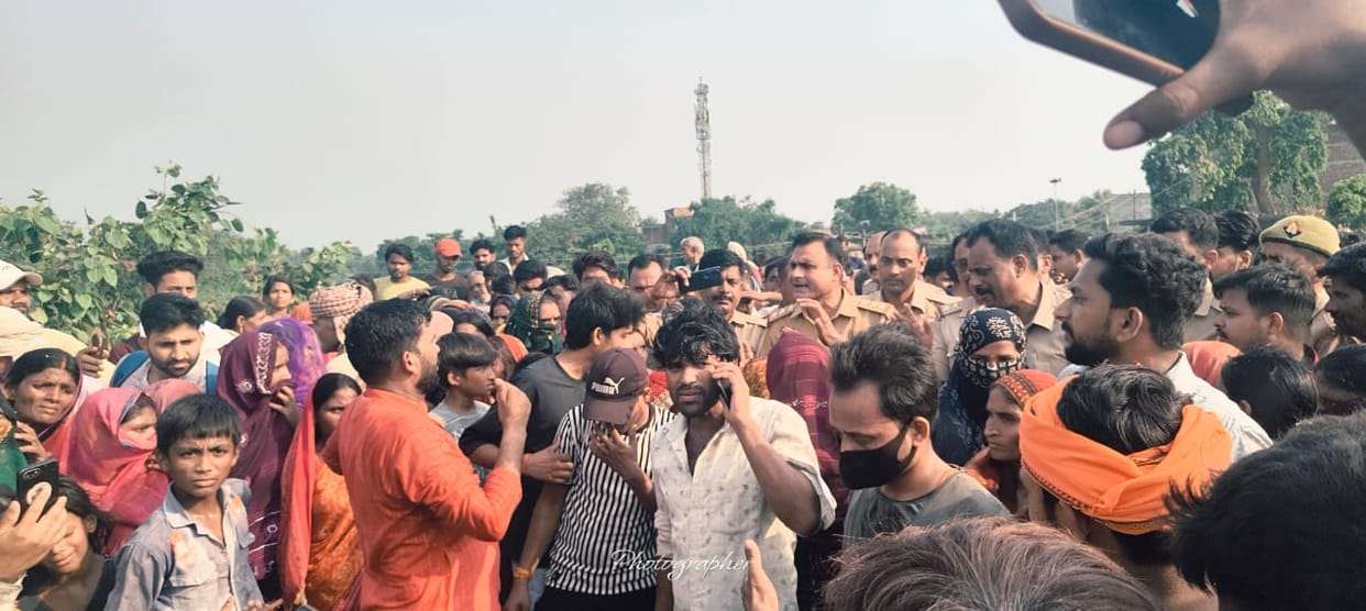 Angry people blocked the road after being accused of murder.