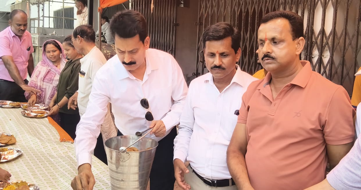 Community feasts were organized and *sharbat* was distributed on 'Bade Mangal', earning spiritual merit.