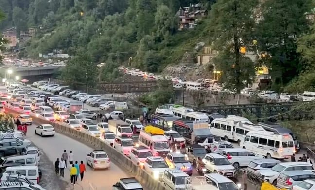 Tourists had a harrowing time reaching Kasol and Manikaran.