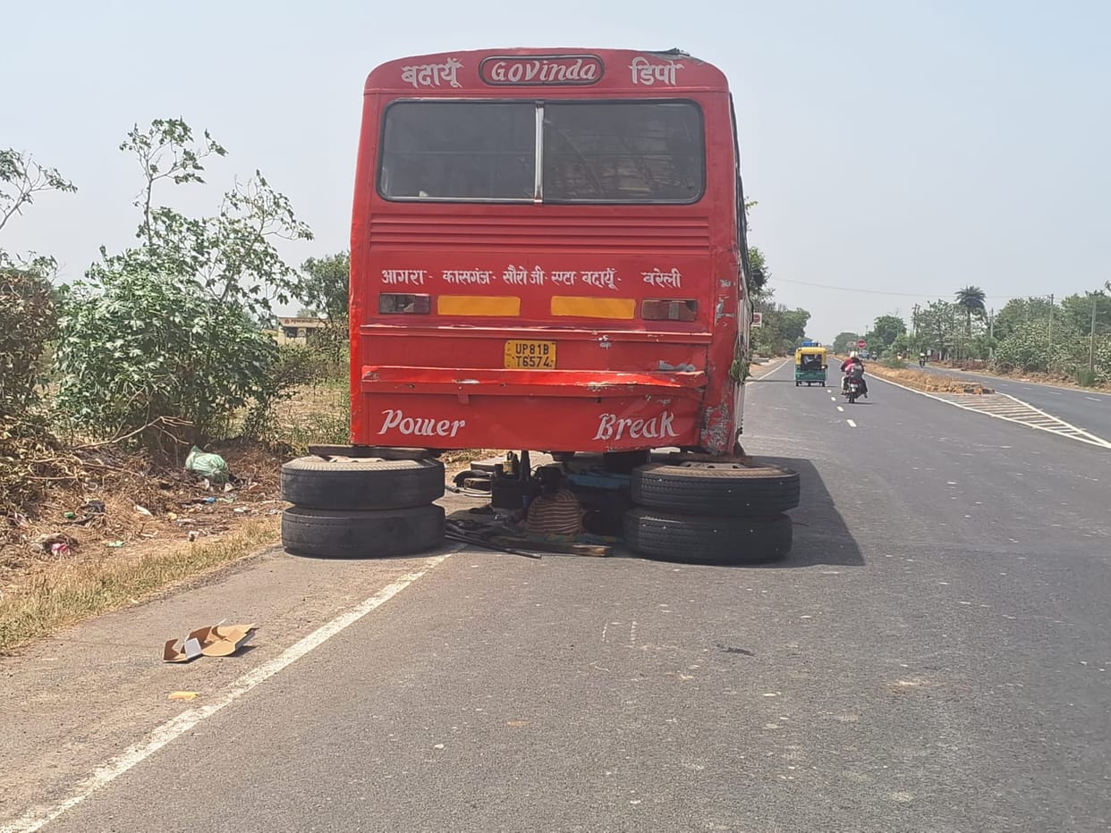 Panic ensued after both rear wheels of a speeding highway bus came off.