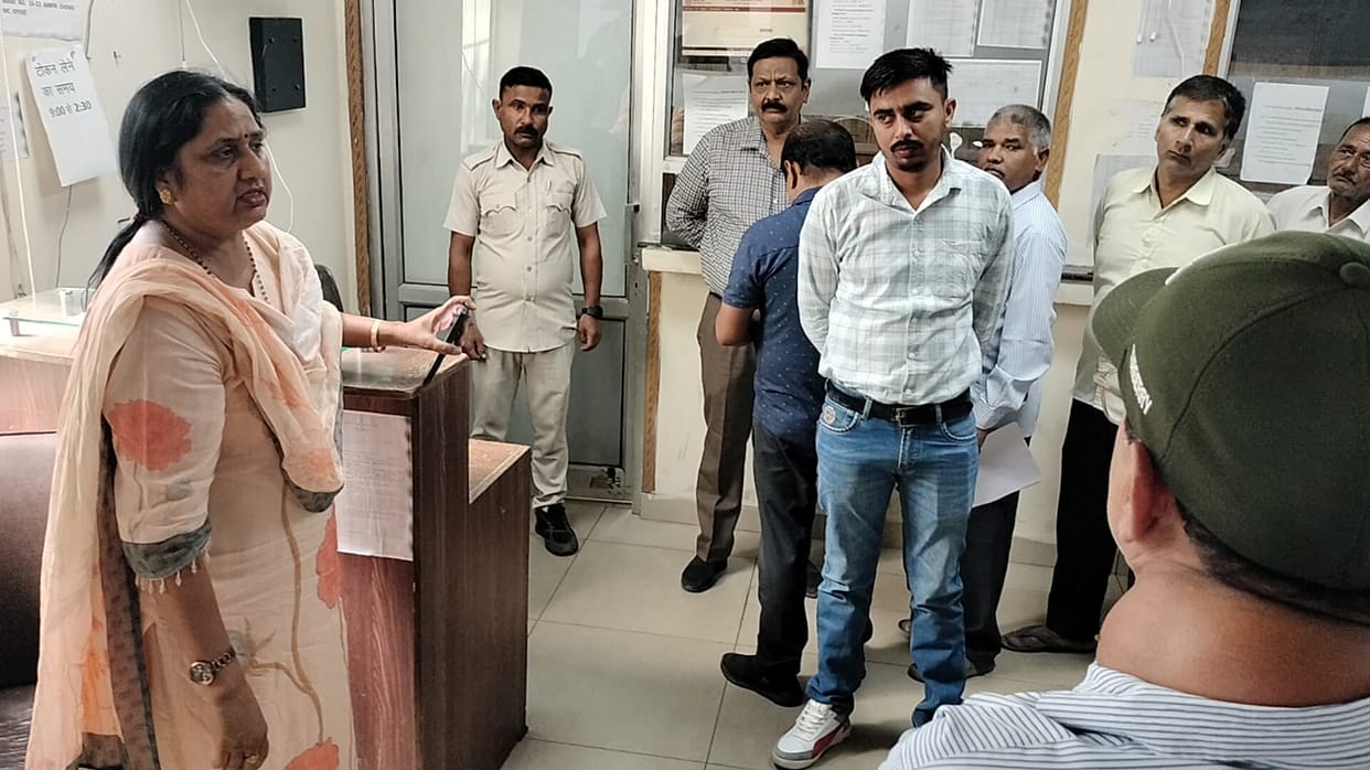 Staff absent from token system; Mayor seeks explanation