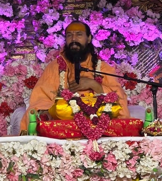 Devotees were overwhelmed with emotion upon hearing the story of Dhruva Charitra.