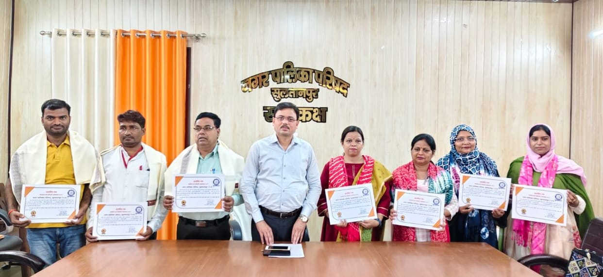 Enumerators and supervisors engaged in census work honored