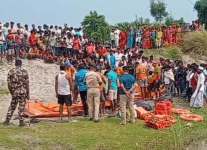 Five hours after boat capsized Kosi river no trace found SDRF team is searching people