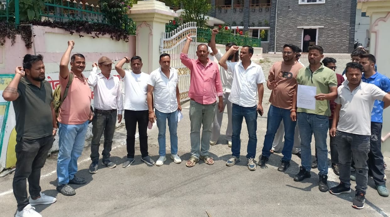 Congress protests against the dismal state of health services.